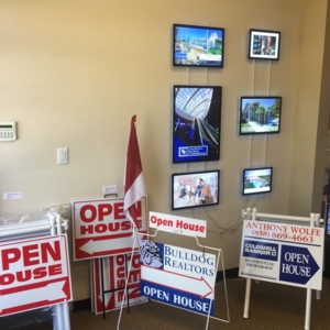 Photo of Dee Sign