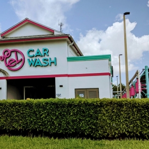 Photo of El Car Wash - Bird