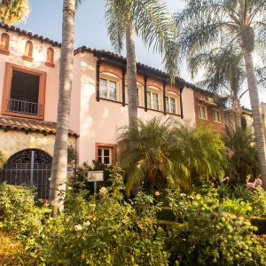 Los Angeles Vintage Luxury Apartments