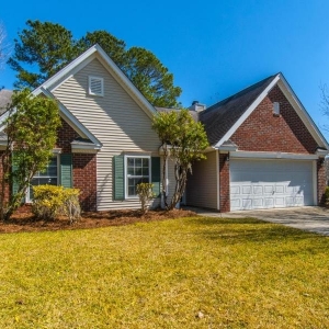 Photo of Amy Suzannne Henderson - Carolina One Real Estate