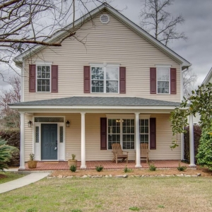 Photo of Amy Suzannne Henderson - Carolina One Real Estate
