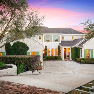 Photo of Dochen Realty Group