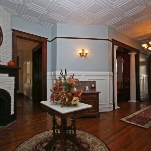 Photo of Huntington House
