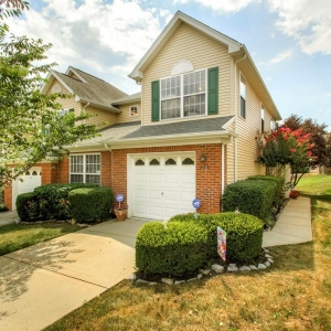 Photo of Virginia Rogan - Village Real Estate