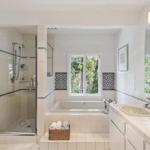 Photo of Alcosta Shower Door