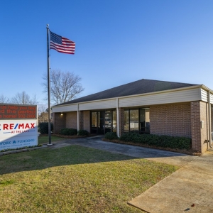 Photo of Re/max At The Lake
