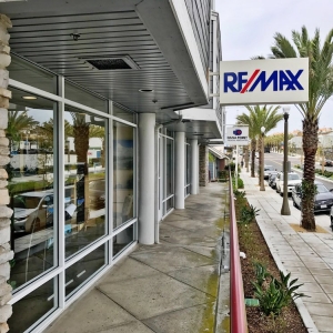 Photo of RE/MAX Signature Services