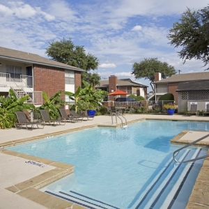 Burleson Crestbrook Apartments