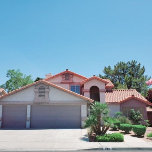 Photo of Tandi Huizenga - Realty One Group