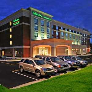 Photo of Holiday Inn & Suites Williamsburg-Historic Gateway