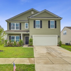 Photo of Karen Taylor - Realty ONE Group Coastal