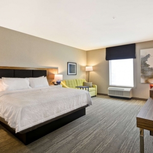 Photo of Hampton Inn & Suites Detroit/Warren