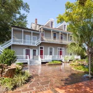 Photo of DerbÃ¨s Mansion