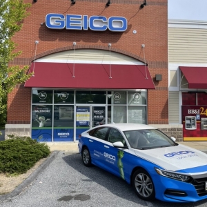 Photo of GEICO Insurance Agent