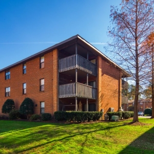 Photo of Emerald Lake Apartments
