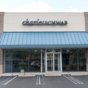 Photo of Charles Schwab